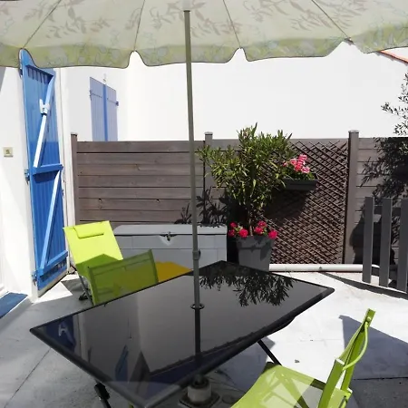 Maisonnette Proche Plage Avec Parking, 4 Personnes - Fr-1-476-105