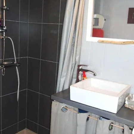 Maisonnette Proche Plage Avec Parking, 4 Personnes - Fr-1-476-105