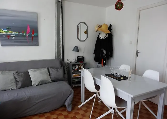 Maisonnette Proche Avec Parking, 4 Personnes - Fr-1-476-105 *