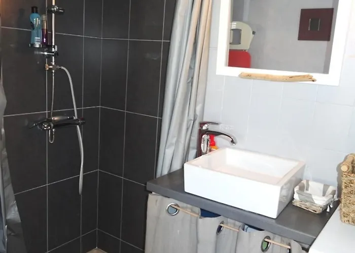 Maisonnette Proche Avec Parking, 4 Personnes - Fr-1-476-105